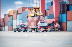 Barco transportando mercancÃ­a