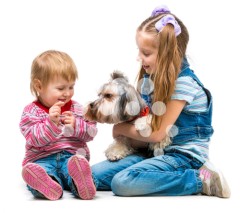 Hermanas y su mascota