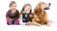 Hermanas con golden retriever