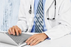 MÃ©dico en su consulta